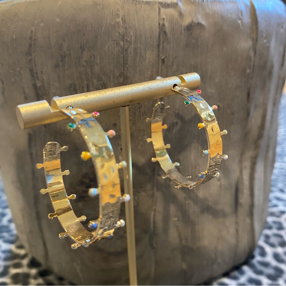Gold Hammered Hoop Earrings Enamel Dot Detail NWT - Picture 8 of 13